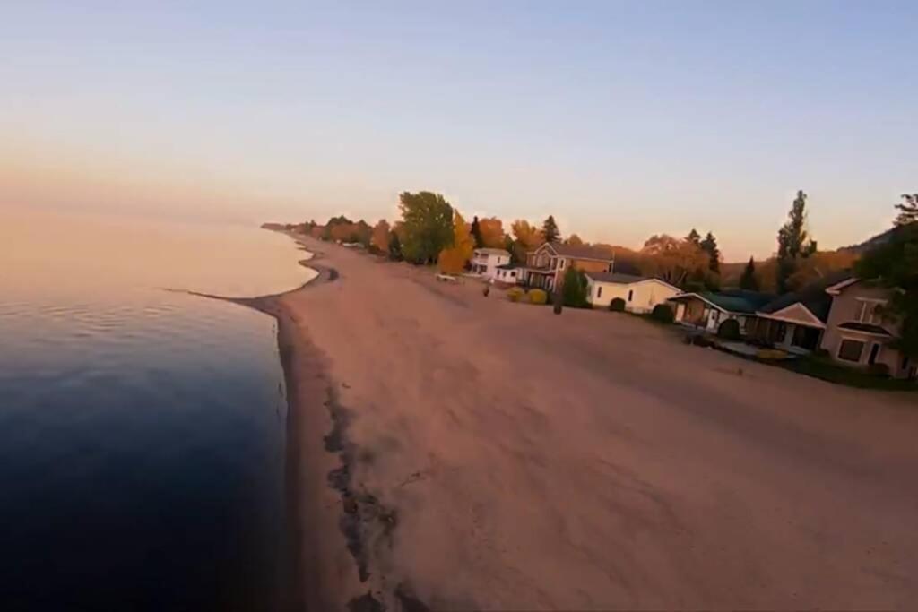 Maison Sur Le Lac Desbiens Екстериор снимка