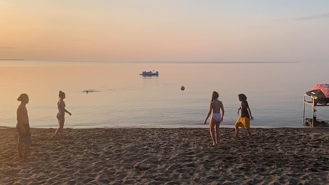 Maison Sur Le Lac Desbiens Екстериор снимка