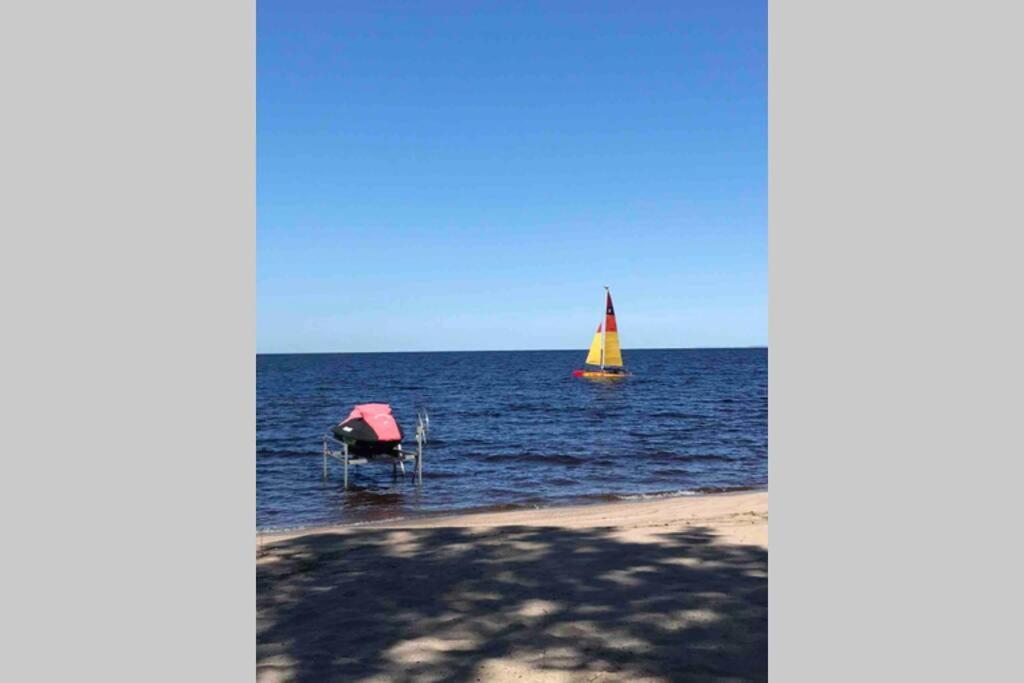 Maison Sur Le Lac Desbiens Екстериор снимка
