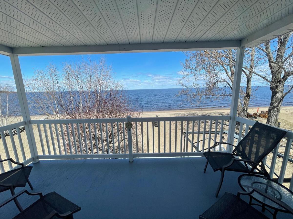 Maison Sur Le Lac Desbiens Екстериор снимка